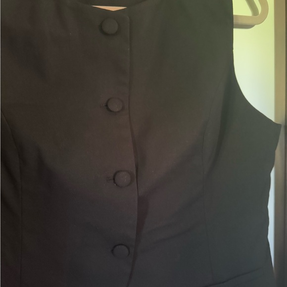 Black Sleeveless Button-Up Vest and shorts Set - Picture 5 of 11